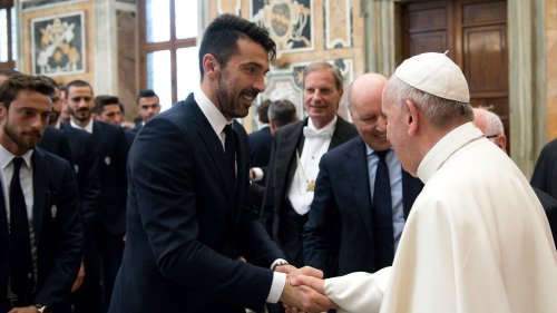 Mort du pape François : chanteuses, footballeurs, acteurs... Les stars du monde entier lui rendent hommage