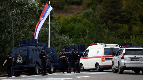 Kosovo : un policier tué près de la frontière avec la Serbie, des hommes armés retranchés dans un monastère
