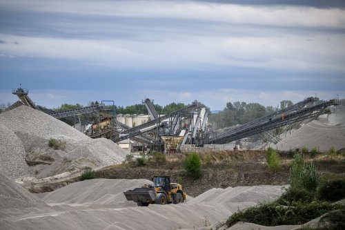 Pénurie et pollution de l'eau : l'exploitation de carrières en Ariège accusées de tarir les nappes phréatiques