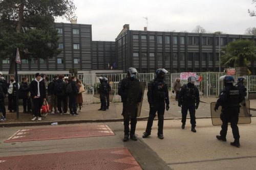 Tensions devant le lycée Bréquigny de Rennes entre élèves et forces de l'ordre ce matin : une jeune fille légèrement blessée.