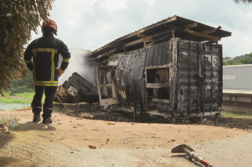 Incendie sur un site avicole du Saint-Esprit en Martinique: plus d'1 million d'euros de pertes estimées