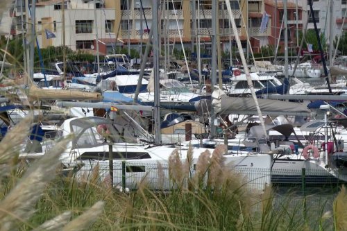 Des ports de Méditerranée menacent de rompre les contrats d'amarrage des bateaux loués à quai