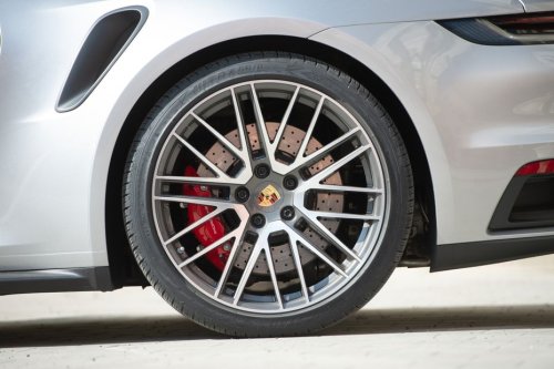 Allemagne : deux Français contrôlés à 150 km/h en Ferrari et en Porsche dans le Bade-Wurtemberg, les clefs saisies