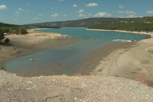 VIDEO. Sécheresse dans le Verdon : le niveau du lac de Sainte-Croix est historiquement bas