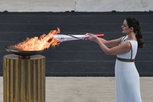 JO 2024 : comment la flamme olympique fait pour ne (presque) jamais s'éteindre lors de ses déplacements