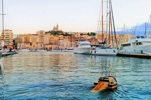 Marseille : un robot méduse va collecter les déchets marins du Vieux-Port