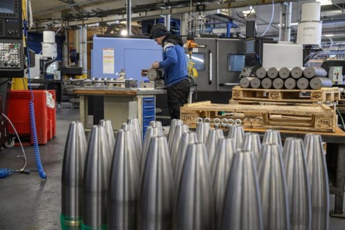Guerre en Ukraine, projet de réarmement européen, comment le dernier fabricant d'obus de France renaît de ses cendres