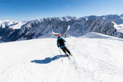 Manque de neige : des stations de ski des Pyrénées annoncent le report de leur ouverture