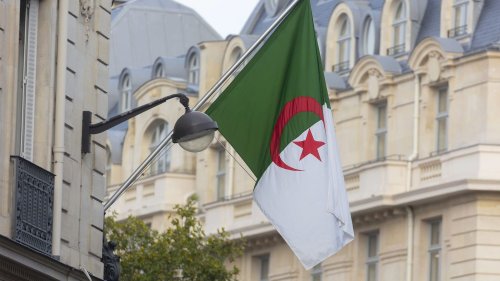 Immigration : on vous explique l'accord de 1968 sur l’emploi des Algériens en France