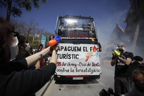 "Nous ne voulons pas être des parcs d'attractions pour les autres" : les manifestations contre le tourisme de masse sont de retour à Barcelone