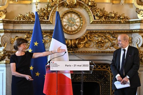 Jean-Yves Le Drian lors de sa passation de pouvoirs : "Vive la République et vive la Bretagne !"