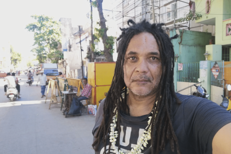 D'ici et ailleurs : De la Guadeloupe à l'Inde, en passant par l'Afrique de l'Ouest, les voyages de Charles Jakotin, globe-trotter