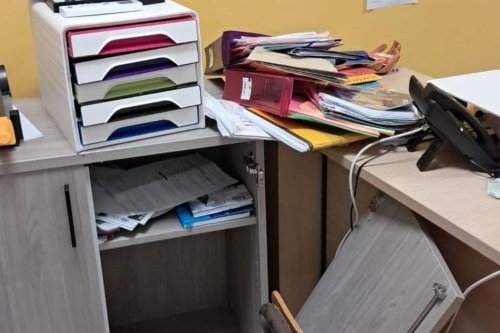 Mobilisation du personnel du lycée Joseph Pernock au Lorrain pour dénoncer les actes de vandalisme dans l'établissement