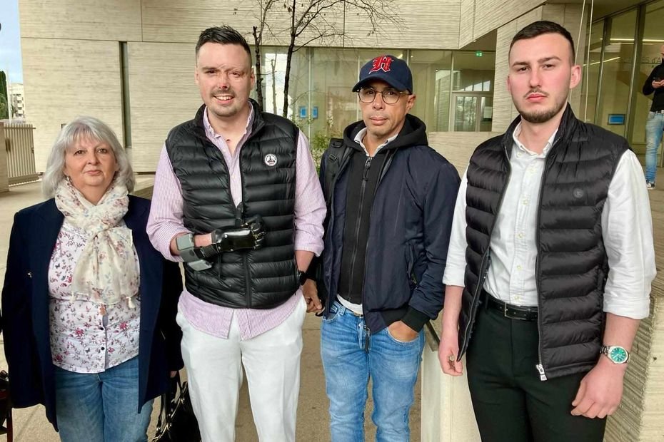 Procès de l'incendie mortel de Gabian : les trois pompiers survivants et la famille de Jérémy Beier au premier rang à l'ouverture de l'audience