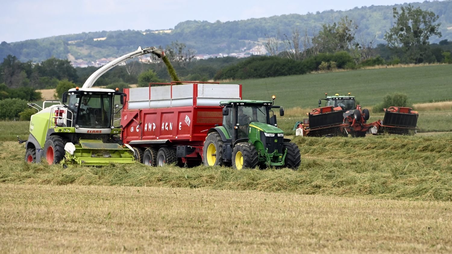Projet de loi agricole : « il est clair que le modèle des exploitations familiales est derrière nous », estime le sociologue Jean Viard