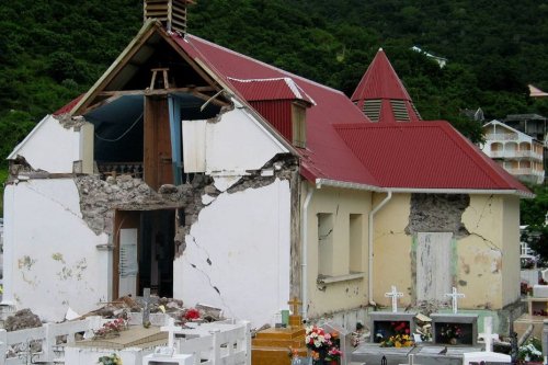 Archives d’Outre-mer - Novembre 2004 : les Saintes en Guadeloupe frappée par un violent séisme