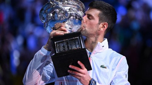 Open d'Australie : Novak Djokovic remporte son 22e titre du Grand Chelem et égale le record de Rafael Nadal en battant Stefanos Tsitsipas