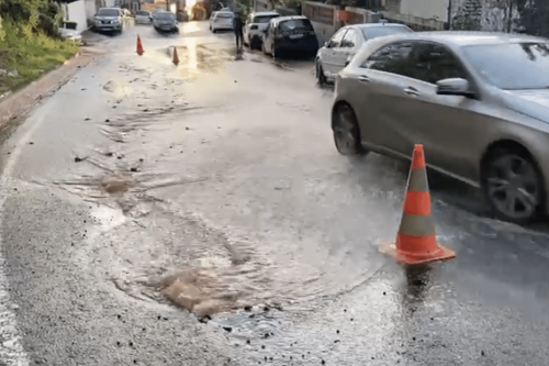 VIDÉO. La route de Gondeau au Lamentin fermée en raison d'une importante casse de canalisation