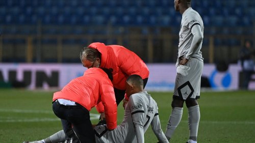 Montpellier-PSG : la soirée noire de Kylian Mbappé, sorti sur blessure à deux semaines du 8e de finale face au Bayern