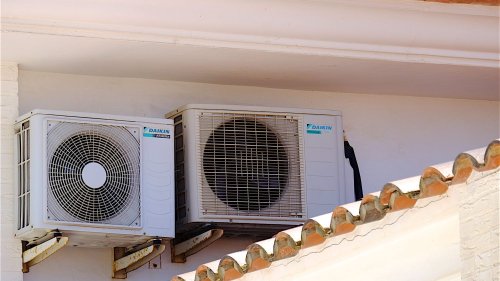 "Une facture d'électricité multipliée par deux, voire trois" : les climatiseurs, un atout pour l'été qui peut coûter cher