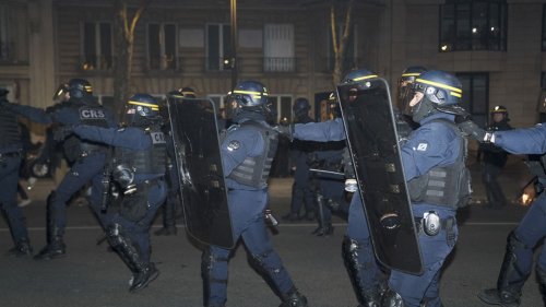 "Arrêtez le massacre" : des députés de la Nupes dénoncent des violences policières lors des manifestations contre la réforme des retraites