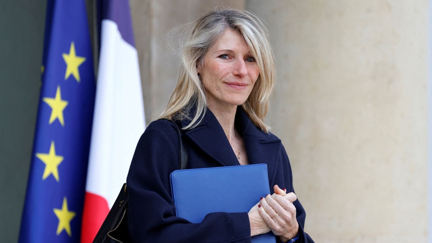 "Le port du voile, ce n'est pas de l'entrisme" : pourquoi les propos de la ministre Marie Barsacq font polémique jusque dans son camp