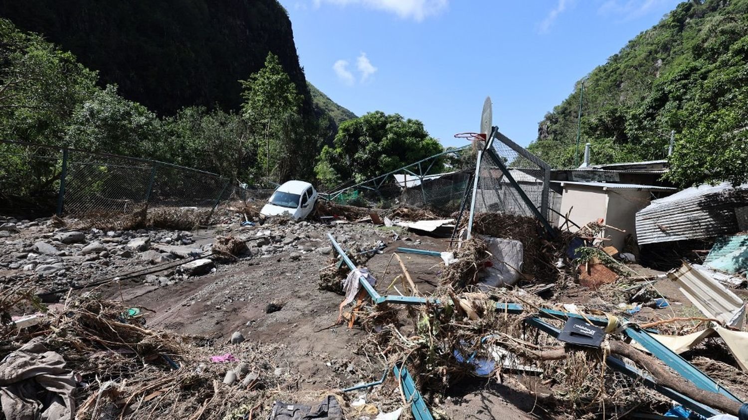 Cyclone Garance à La Réunion : « On n’a jamais vu ça, c’est vraiment le chaos pour nos agriculteurs », alerte la FDSEA