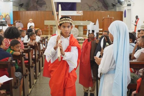 La Réunion célèbre le Vendredi Saint, les jeunes au cœur de la tradition du Chemin de croix
