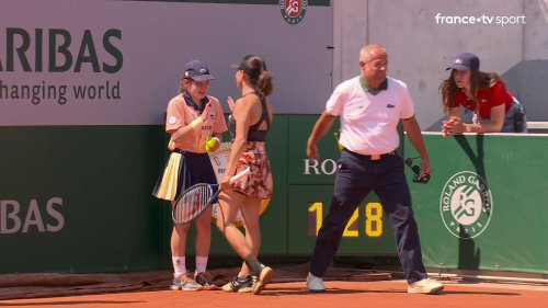 Vidéo Roland-Garros 2023 : après avoir envoyé une balle sur une ramasseuse, la paire Kato-Sutjiadi disqualifiée