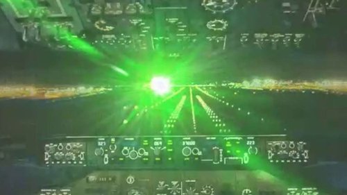 Sécurité : le danger des pointeurs lasers sur les pilotes d'avions