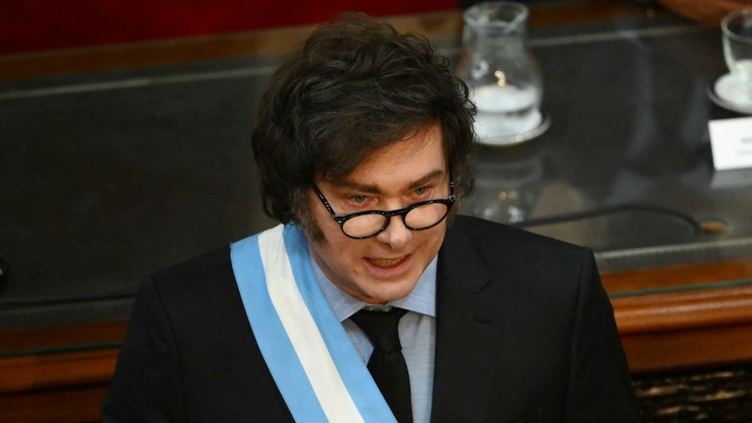 « Tueurs à gages » et « racaille menteuse » : le président argentin Javier Milei s’en prend à la presse