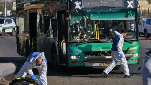 Israël : deux attaques à Jérusalem font au moins un mort et une quinzaine de blessés
