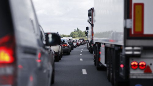 Île-de-France : la partie de l'A13 fermée depuis dimanche après-midi en raison d'un vol de câbles en cuivre rouvre très partiellement