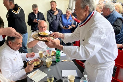 "Tous les goûts traditionnels sont là" : la truffade, plat emblématique d'Auvergne, a désormais son concours mondial