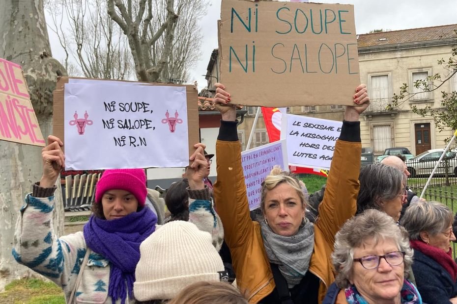 « Ni soupe, ni salope »: la confédération paysanne et des associations féministes au procès du vigneron qui avait insulté Sandrine Rousseau
