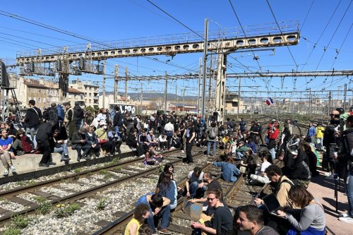 Circulation perturbée pour les TGV entre Paris et le Sud-Est : un possible "acte de malveillance" pour la SNCF