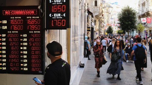 Inflation : incapables de payer leur plein d'essence, de nombreux Turcs abandonnent leur voiture