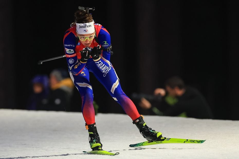 Coupe du monde de biathlon : dernier espoir de gros globe de cristal pour Lou Jeanmonnot, deuxième à 20 points de la leader avant l'étape finale