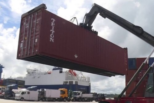 Après 3 semaines de saturation, le port de Degrad des Cannes accueille de nouveau des containers vides - Guyane la 1ère