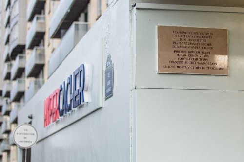 Après un incendie devant l'Hypercacher de la porte de Vincennes, une enquête ouverte pour dégradation volontaire