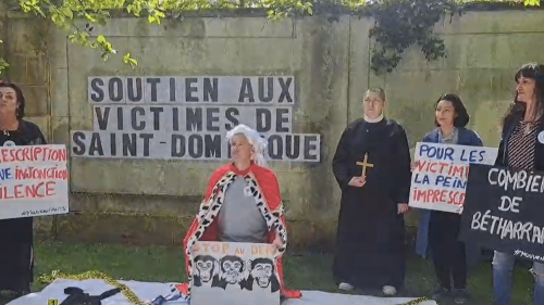 Violences dans les écoles : une mobilisation avec une fausse scène de crime organisée devant l'institution Saint-Dominique de Neuilly-sur-Seine