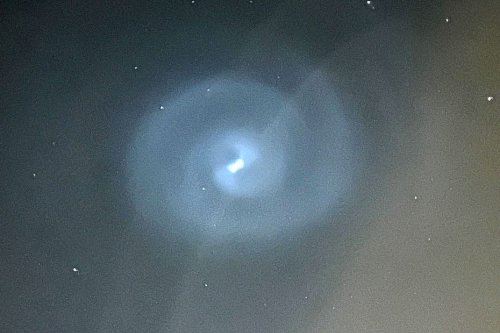 IMAGES. "C'est contre-intuitif mais écologique" : la spirale bleue aperçue dans le ciel de France, un spécialiste explique ce phénomène
