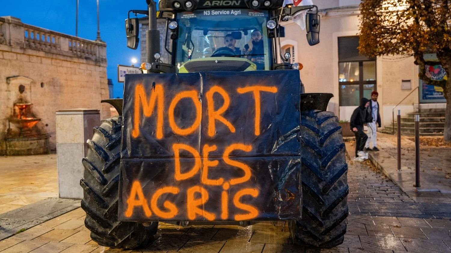 Recherche d’un nouveau Premier ministre : pourquoi la censure du gouvernement inquiète les agriculteurs