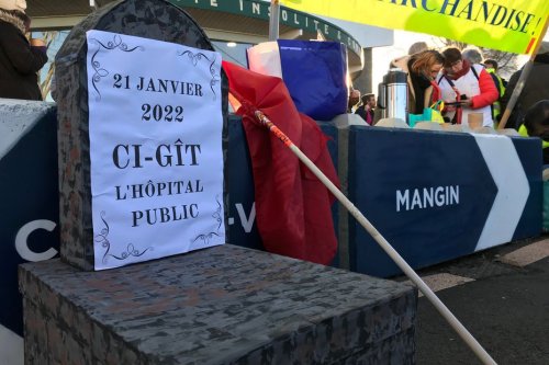 Nouveau CHU de Nantes : manifestation des soignants avant l'arrivée de Jean Castex