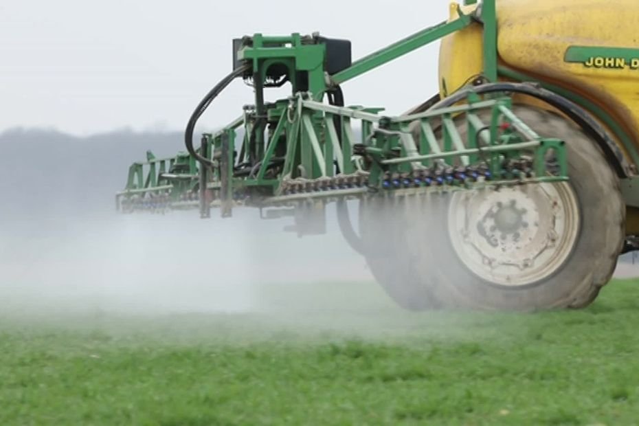 « Mon père n’était plus du tout en état de se battre », le combat d’enfants d’agriculteurs malades des pesticides
