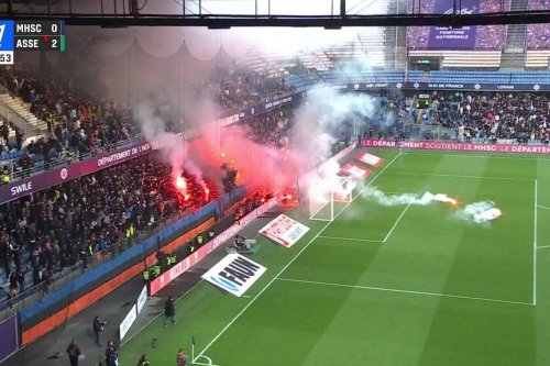 VIDEO : le match de foot entre Montpellier et Saint Etienne arrêté pour cause d'incendie dans les tribunes