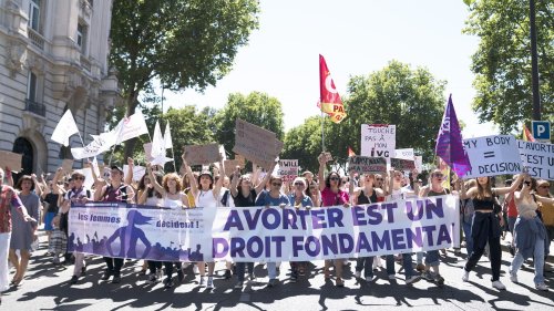 Droit à l'avortement : 81% des Français sont favorables à son inscription dans la Constitution, selon une étude de la Fondation Jean-Jaurès