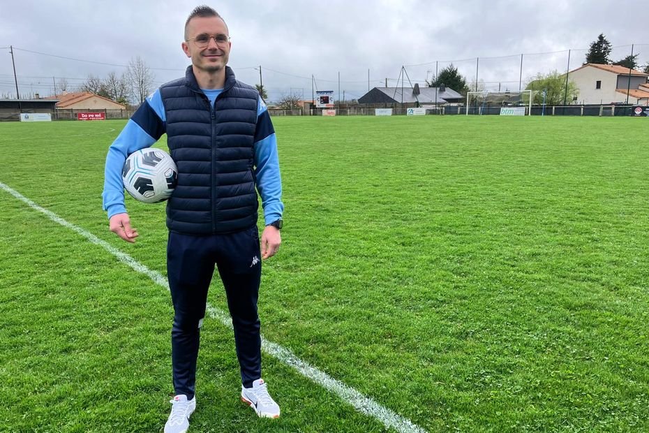 "Ça a vraiment pris des proportions qui me dépassent totalement", ce joueur d'un petit club a signé le "Plus beau but du monde du football amateur"