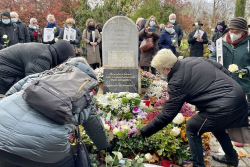 Scandale du charnier de Paris-Descartes : les familles endeuillées se sont recueillies ce 27 novembre au cimetière de Thiais