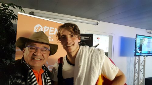 Roland-Garros 2023 : "Quand je l’ai vu la première fois, on aurait dit Jésus"... Dans les pas de Stefanos Tsitsipas à Quimperlé